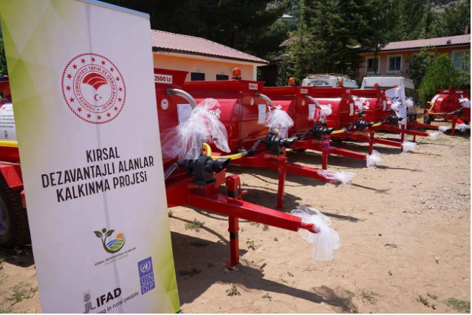 Adana Tarım İl Müdürlüğünden göçerlere içme suyu tankı 