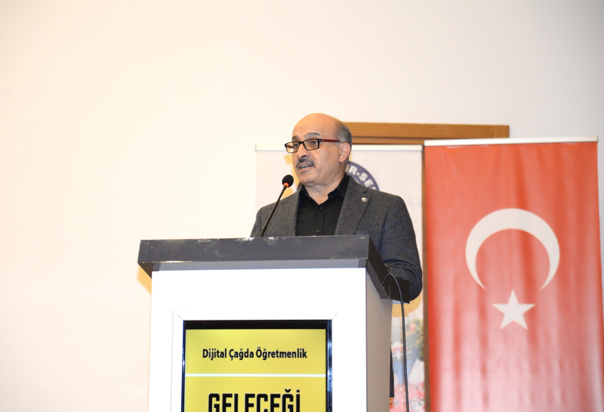 EĞİTİM-BİR-SEN ADANA ŞUBESİ'NDEN “DİJİTAL ÇAĞDA ÖĞRETMENLİK” KONFERANSI