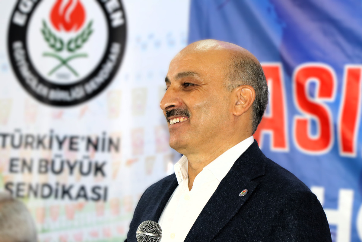 MUSTAFA SARIGEÇİLİ: 